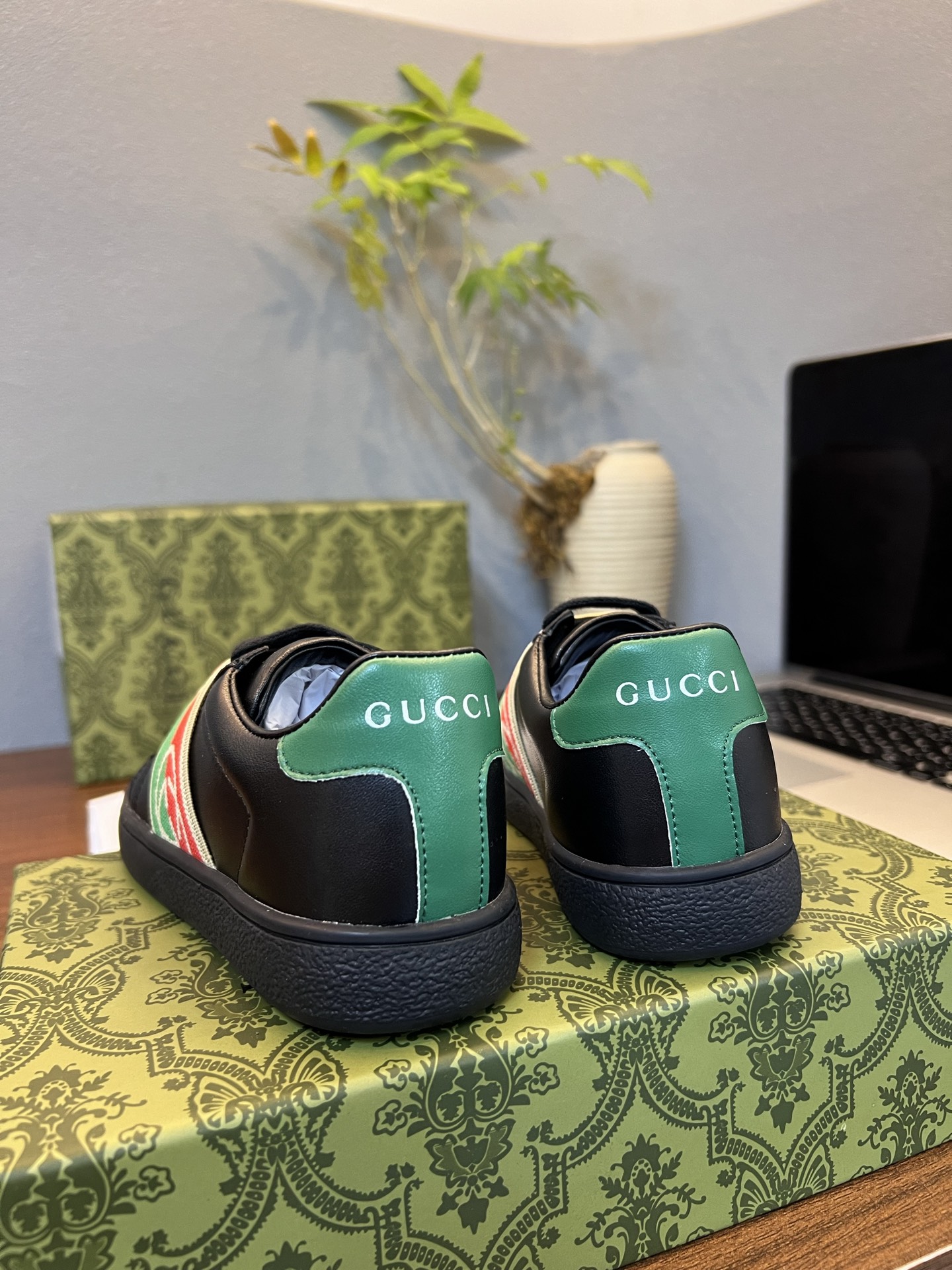 Children's shoes child